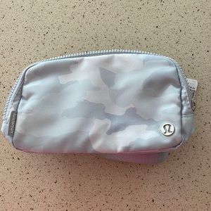 Lululemon Everywhere Belt bag
